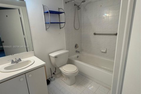 Condominio en alquiler en Miami, Florida, 2 dormitorios, 107.77 m2 № 2023580 - foto 12