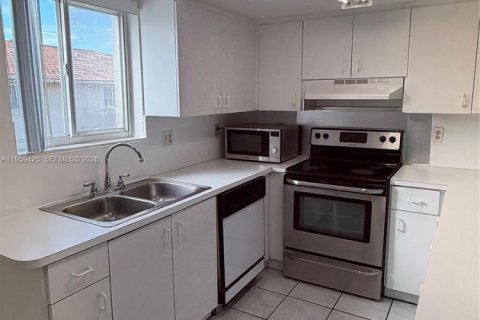 Condominio en alquiler en Miami, Florida, 2 dormitorios, 107.77 m2 № 2023580 - foto 6