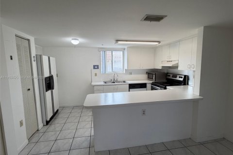 Condominio en alquiler en Miami, Florida, 2 dormitorios, 107.77 m2 № 2023580 - foto 8