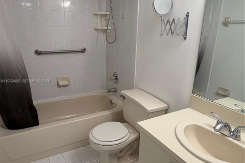 Condominio en alquiler en Miami, Florida, 2 dormitorios, 107.77 m2 № 2023580 - foto 11