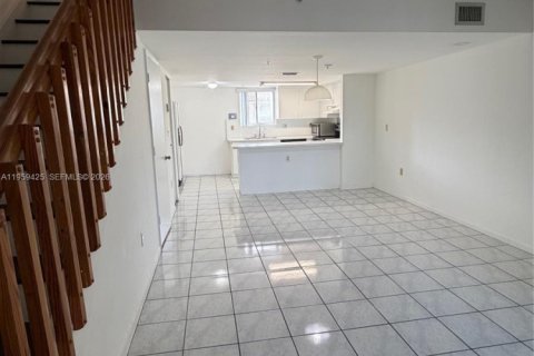 Condominio en alquiler en Miami, Florida, 2 dormitorios, 107.77 m2 № 2023580 - foto 10