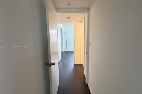 Condominio en alquiler en Miami, Florida, 2 dormitorios, 107.77 m2 № 2023580 - foto 16