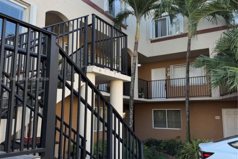 Condominio en alquiler en Miami, Florida, 2 dormitorios, 107.77 m2 № 2023580 - foto 2