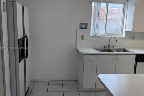 Condominio en alquiler en Miami, Florida, 2 dormitorios, 107.77 m2 № 2023580 - foto 7