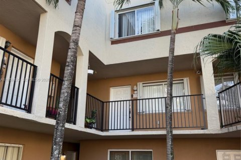 Condominio en Miami, Florida, 2 dormitorios  № 2023580