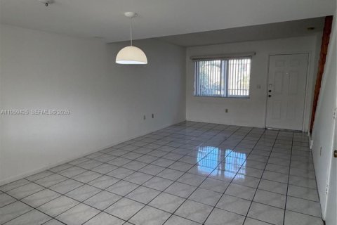 Condominio en alquiler en Miami, Florida, 2 dormitorios, 107.77 m2 № 2023580 - foto 9