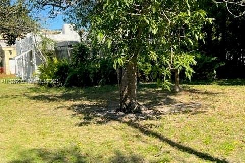 Terreno en venta en Biscayne Park, Florida № 1951875 - foto 2