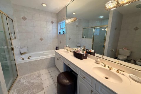 Villa ou maison à vendre à Miami, Floride: 4 chambres, 218.41 m2 № 2264152 - photo 25