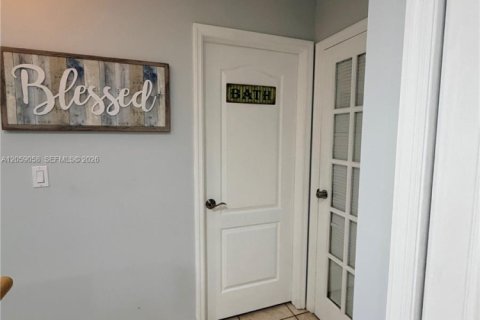Villa ou maison à vendre à Miami, Floride: 4 chambres, 218.41 m2 № 2264152 - photo 16
