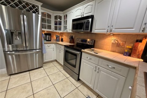 Villa ou maison à vendre à Miami, Floride: 4 chambres, 218.41 m2 № 2264152 - photo 13