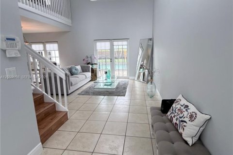 Villa ou maison à vendre à Miami, Floride: 4 chambres, 218.41 m2 № 2264152 - photo 3