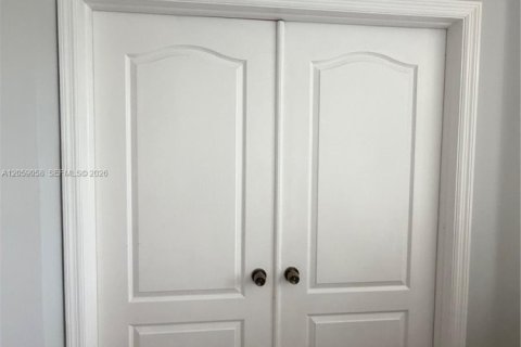 Villa ou maison à vendre à Miami, Floride: 4 chambres, 218.41 m2 № 2264152 - photo 17
