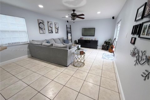 Villa ou maison à vendre à Miami, Floride: 4 chambres, 218.41 m2 № 2264152 - photo 7