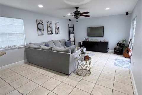 Villa ou maison à vendre à Miami, Floride: 4 chambres, 218.41 m2 № 2264152 - photo 6