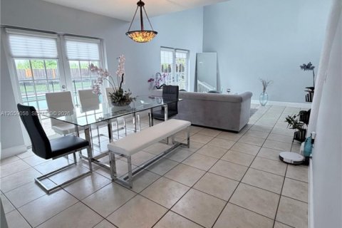 Villa ou maison à vendre à Miami, Floride: 4 chambres, 218.41 m2 № 2264152 - photo 5