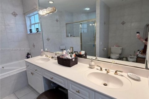 Villa ou maison à vendre à Miami, Floride: 4 chambres, 218.41 m2 № 2264152 - photo 24