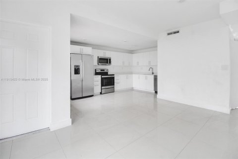 Купить таунхаус в Хомстед, Флорида 4 спальни, 129.88м2, № 2082473 - фото 4