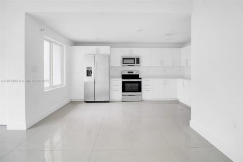 Купить таунхаус в Хомстед, Флорида 4 спальни, 129.88м2, № 2082473 - фото 2