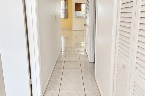 Copropriété à louer à Hollywood, Floride: 2 chambres, 89.93 m2 № 2439192 - photo 7