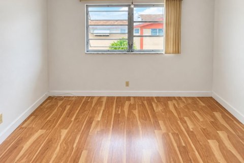 Copropriété à louer à Hollywood, Floride: 2 chambres, 89.93 m2 № 2439192 - photo 13