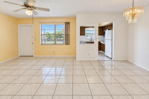 Copropriété à louer à Hollywood, Floride: 2 chambres, 89.93 m2 № 2439192 - photo 5