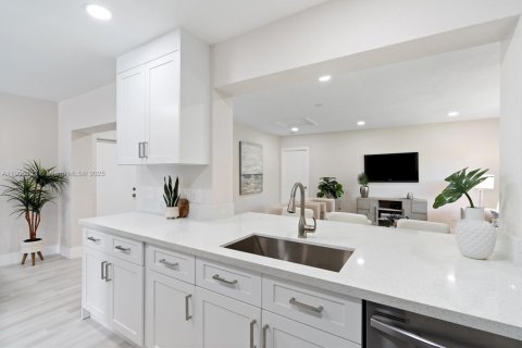 Купить виллу или дом в Вест-Парк, Флорида 4 спальни, 179.49м2, № 1955788 - фото 8