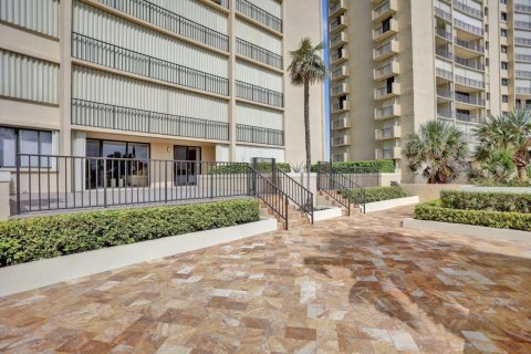 Condo in Jupiter, Florida, 2 bedrooms  № 2243578 - photo 15
