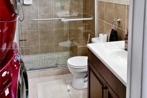 Condo in Sunrise, Florida, 2 bedrooms  № 1845534 - photo 11