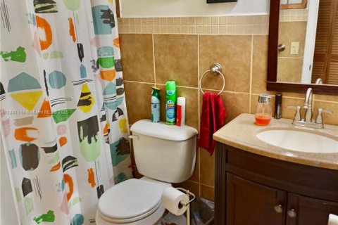 Condo in Sunrise, Florida, 2 bedrooms  № 1845534 - photo 13