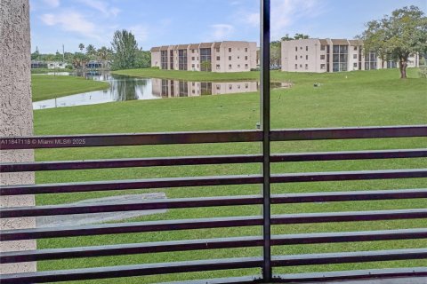 Condo in Sunrise, Florida, 2 bedrooms  № 1845534 - photo 14