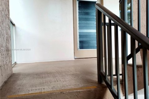 Condo in Sunrise, Florida, 2 bedrooms  № 1845534 - photo 23