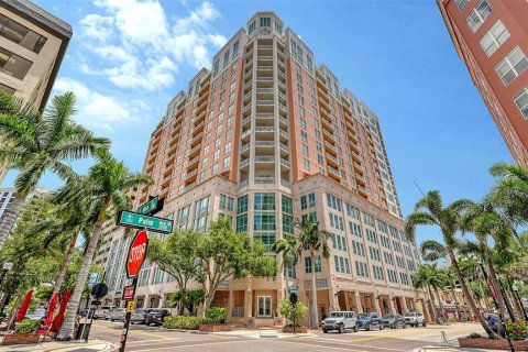 Condominio en venta en Sarasota, Florida, 1 dormitorio, 83.61 m2 № 2427021 - foto 2