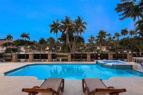 House in Fort Lauderdale, Florida 6 bedrooms, 513.38 sq.m. № 1959888 - photo 23