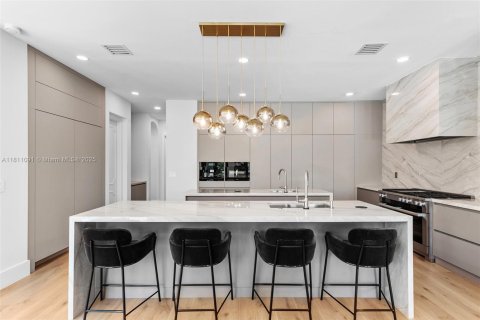 House in Fort Lauderdale, Florida 6 bedrooms, 513.38 sq.m. № 1959888 - photo 17