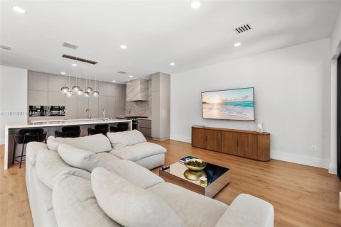 House in Fort Lauderdale, Florida 6 bedrooms, 513.38 sq.m. № 1959888 - photo 15