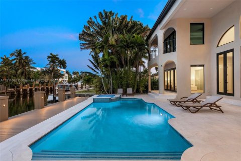 House in Fort Lauderdale, Florida 6 bedrooms, 513.38 sq.m. № 1959888 - photo 22