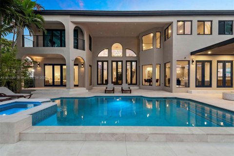 House in Fort Lauderdale, Florida 6 bedrooms, 513.38 sq.m. № 1959888 - photo 24