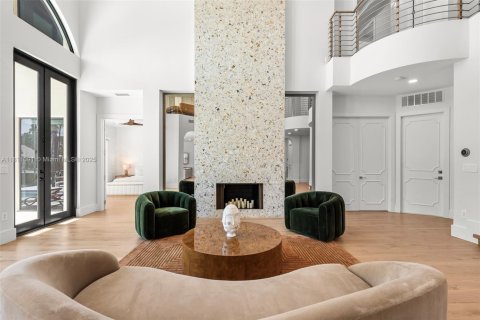 House in Fort Lauderdale, Florida 6 bedrooms, 513.38 sq.m. № 1959888 - photo 10