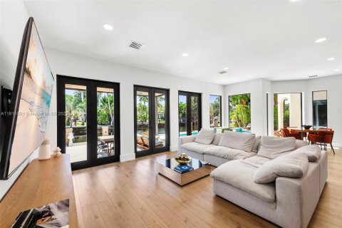 House in Fort Lauderdale, Florida 6 bedrooms, 513.38 sq.m. № 1959888 - photo 14