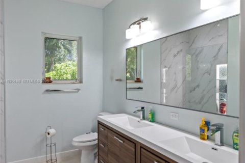 House in Dania Beach, Florida 3 bedrooms, 163.88 sq.m. № 1988951 - photo 26