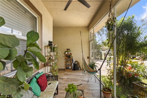 House in Dania Beach, Florida 3 bedrooms, 163.88 sq.m. № 1988951 - photo 8