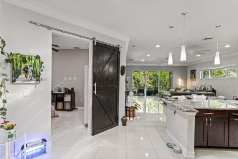 House in Dania Beach, Florida 3 bedrooms, 163.88 sq.m. № 1988951 - photo 10