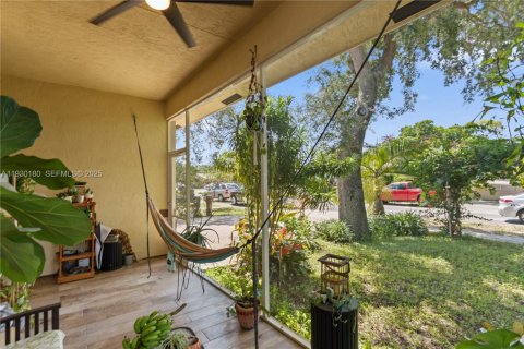 House in Dania Beach, Florida 3 bedrooms, 163.88 sq.m. № 1988951 - photo 7