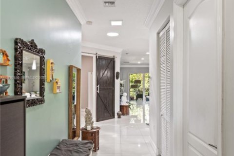 House in Dania Beach, Florida 3 bedrooms, 163.88 sq.m. № 1988951 - photo 9