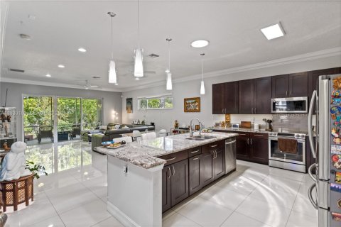 House in Dania Beach, Florida 3 bedrooms, 163.88 sq.m. № 1988951 - photo 2