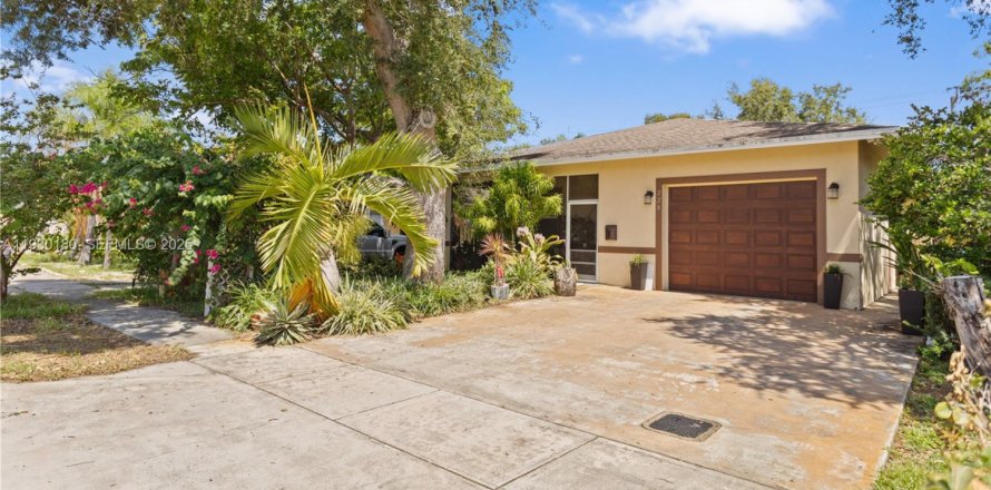 House in Dania Beach, Florida 3 bedrooms, 163.88 sq.m. № 1988951