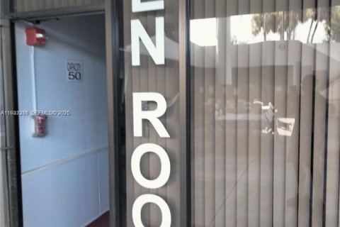 Снять в аренду кондоминиум в Лодерхилл, Флорида 2 спальни, 102.19м2, № 2034913 - фото 23