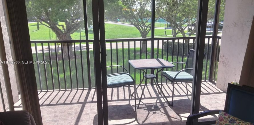 Кондоминиум с 2 спальнями в Лодерхилл, Флорида № 2034913