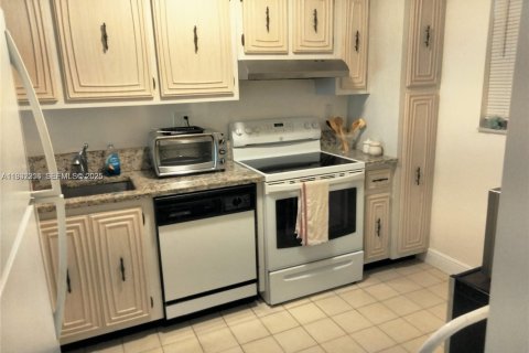 Снять в аренду кондоминиум в Лодерхилл, Флорида 2 спальни, 102.19м2, № 2034913 - фото 6