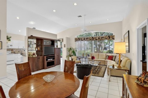 House in Tamarac, Florida 3 bedrooms № 1839100 - photo 25